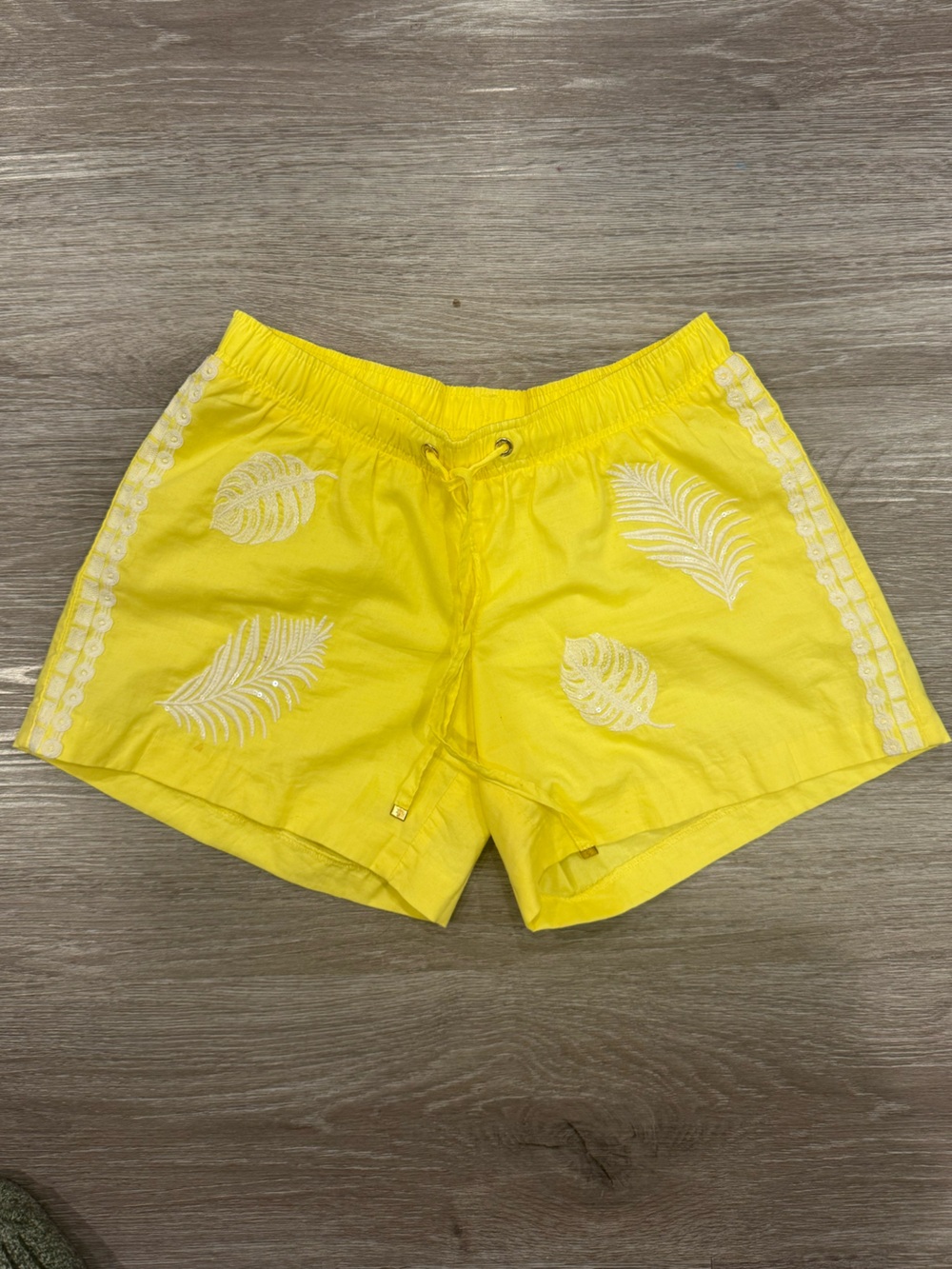 Lilly Pulitzer Yellow Embroidered Palm Shorts | XS